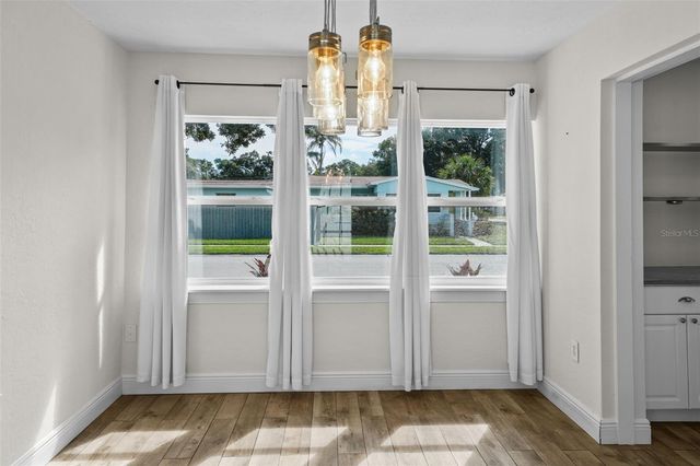 281 38TH AVENUE NE, St Petersburg, FL 33704