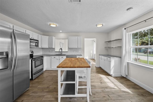 281 38TH AVENUE NE, St Petersburg, FL 33704