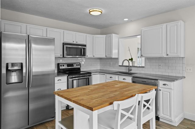 281 38TH AVENUE NE, St Petersburg, FL 33704