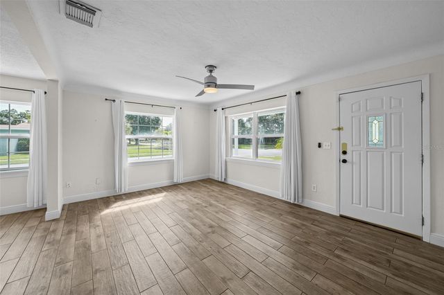 281 38TH AVENUE NE, St Petersburg, FL 33704
