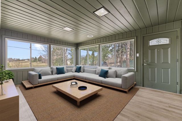 1895 Shryer Avenue W, Roseville, MN 55113