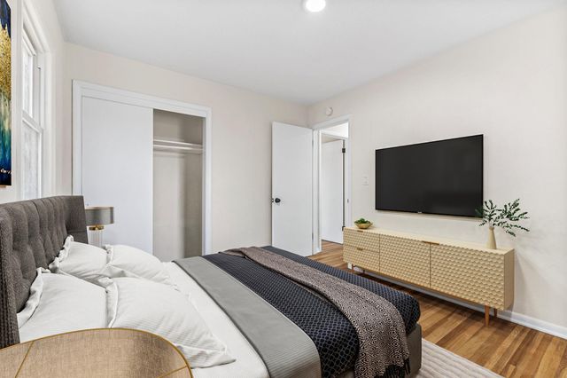 1895 Shryer Avenue W, Roseville, MN 55113