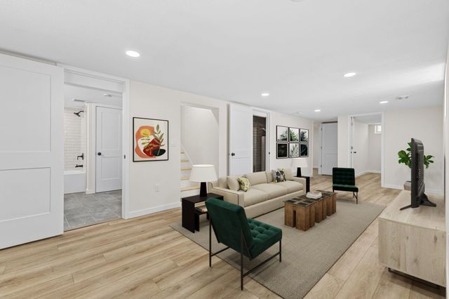 1895 Shryer Avenue W, Roseville, MN 55113