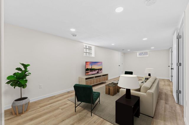 1895 Shryer Avenue W, Roseville, MN 55113