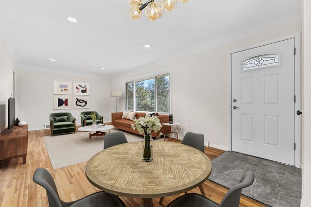 1895 Shryer Avenue W, Roseville, MN 55113