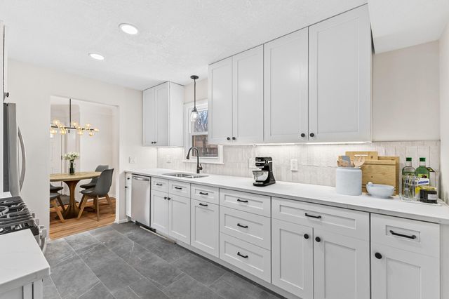 1895 Shryer Avenue W, Roseville, MN 55113