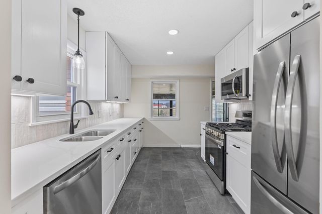 1895 Shryer Avenue W, Roseville, MN 55113