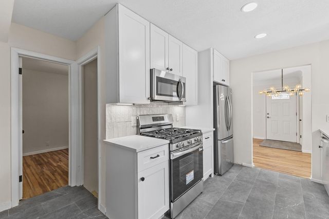 1895 Shryer Avenue W, Roseville, MN 55113