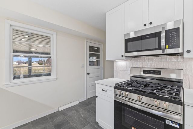 1895 Shryer Avenue W, Roseville, MN 55113