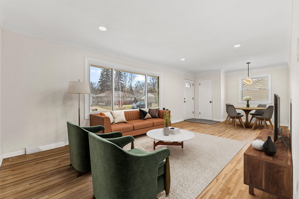 1895 Shryer Avenue W, Roseville, MN 55113