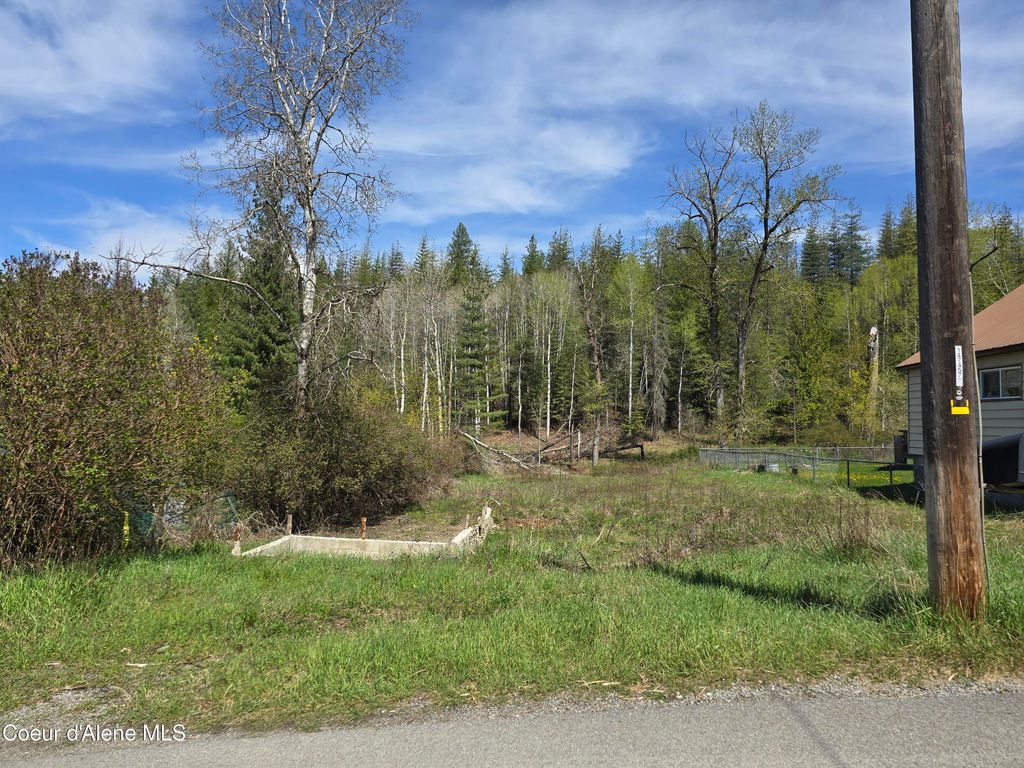 821 Lower Page RD, Smelterville, ID 83868