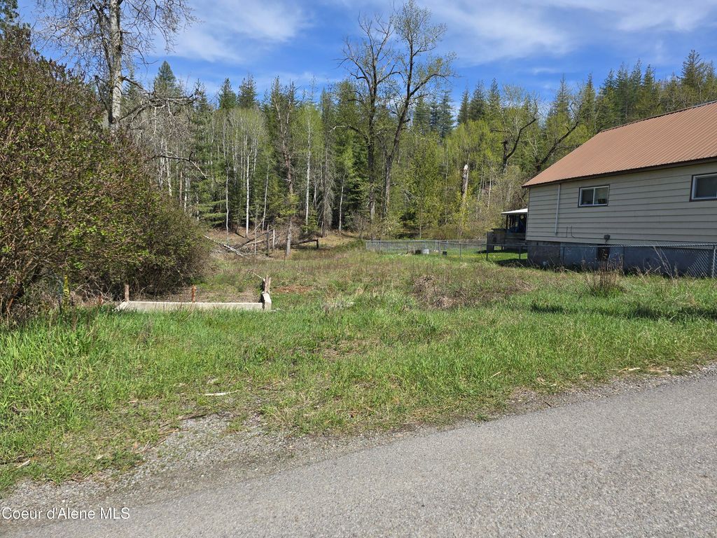821 Lower Page RD, Smelterville, ID 83868 photo 2