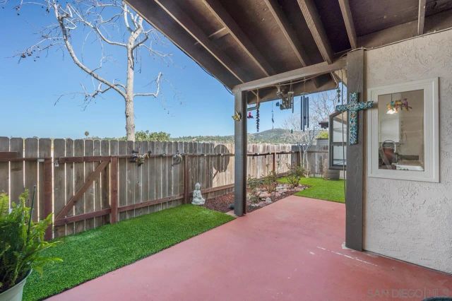 724 Nob Circle, Vista, CA 92084