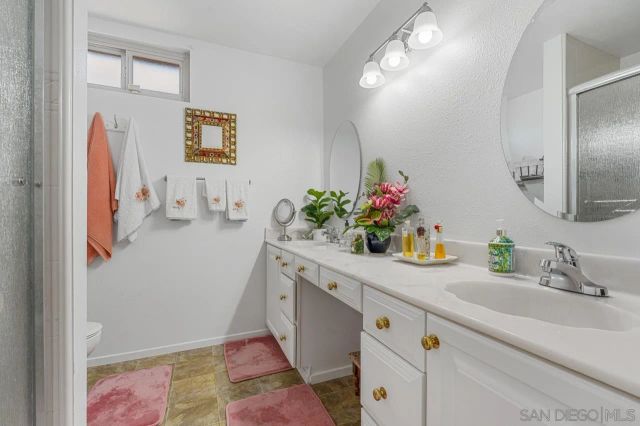 724 Nob Circle, Vista, CA 92084