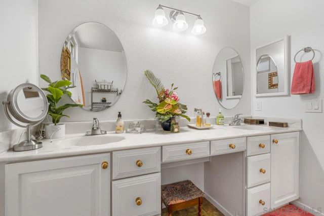 724 Nob Circle, Vista, CA 92084