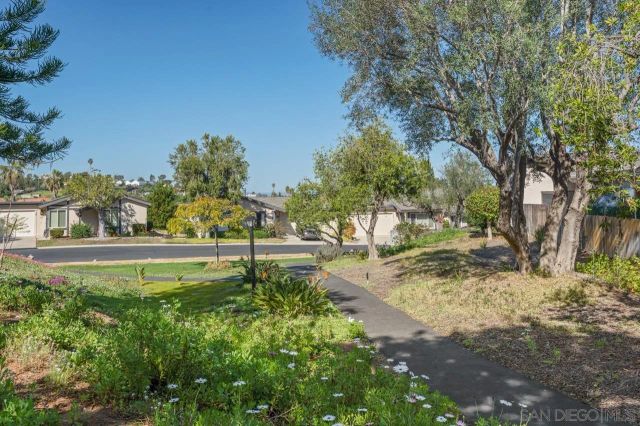 724 Nob Circle, Vista, CA 92084