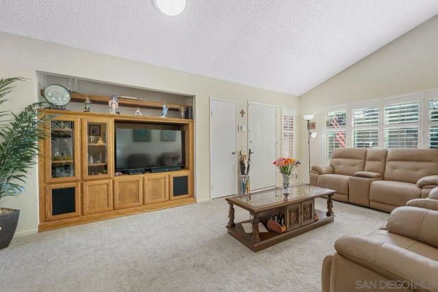 724 Nob Circle, Vista, CA 92084