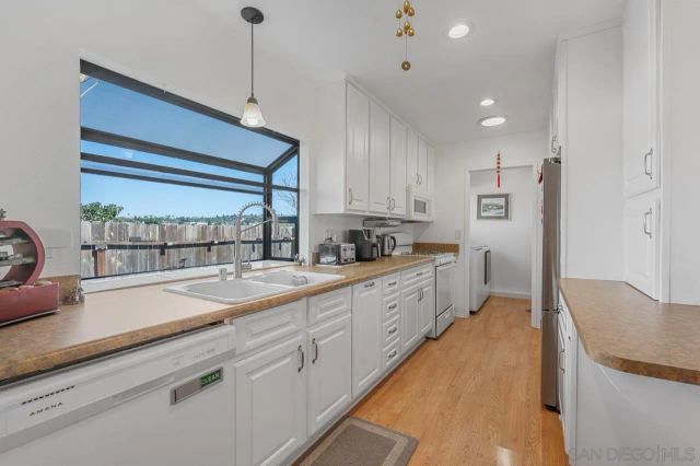 724 Nob Circle, Vista, CA 92084