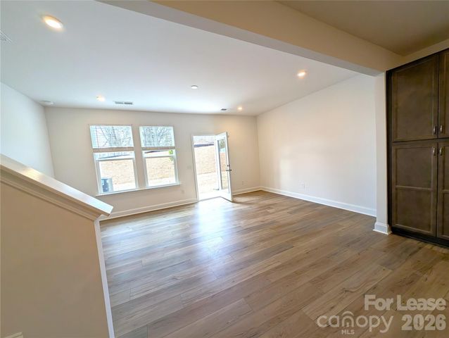 7712 Ethora Way, Charlotte, NC 28216