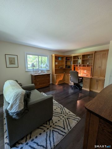 80 Pine Hollow Drive, Middlebury, CT 06762