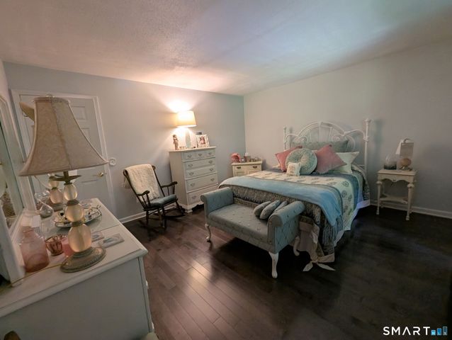 80 Pine Hollow Drive, Middlebury, CT 06762