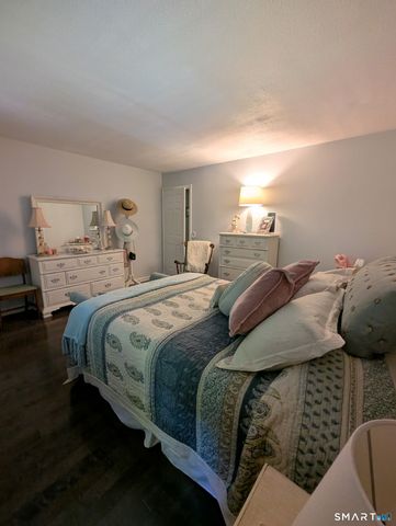 80 Pine Hollow Drive, Middlebury, CT 06762