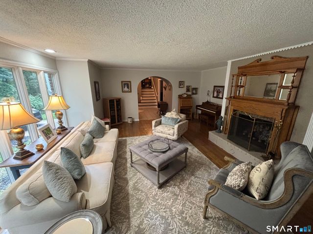 80 Pine Hollow Drive, Middlebury, CT 06762