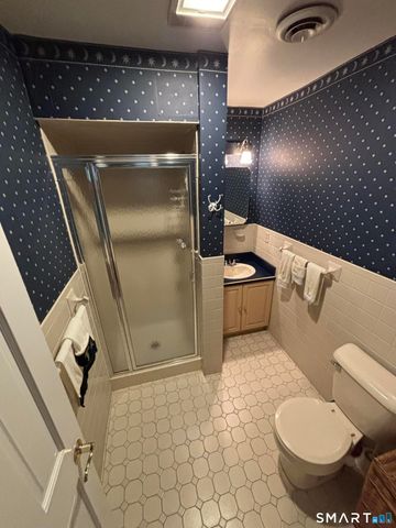 80 Pine Hollow Drive, Middlebury, CT 06762