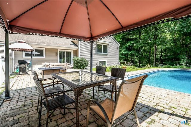 80 Pine Hollow Drive, Middlebury, CT 06762