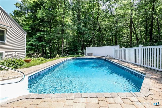 80 Pine Hollow Drive, Middlebury, CT 06762