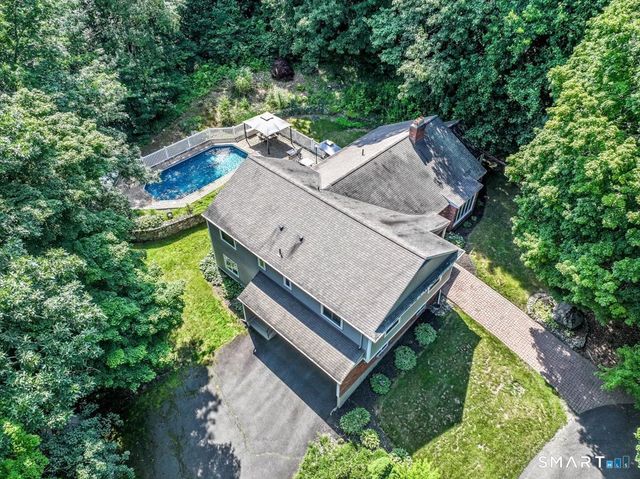 80 Pine Hollow Drive, Middlebury, CT 06762