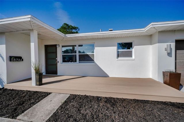 8744 SUNLIT COVE DRIVE NE, St Petersburg, FL 33702