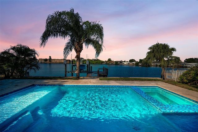 8744 SUNLIT COVE DRIVE NE, St Petersburg, FL 33702