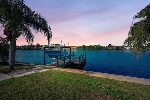 8744 SUNLIT COVE DRIVE NE, St Petersburg, FL 33702