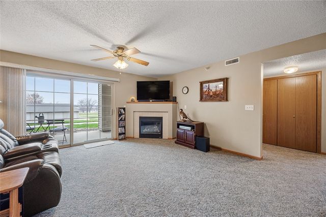 3130 Wilson SW 4, Cedar Rapids, IA 52404