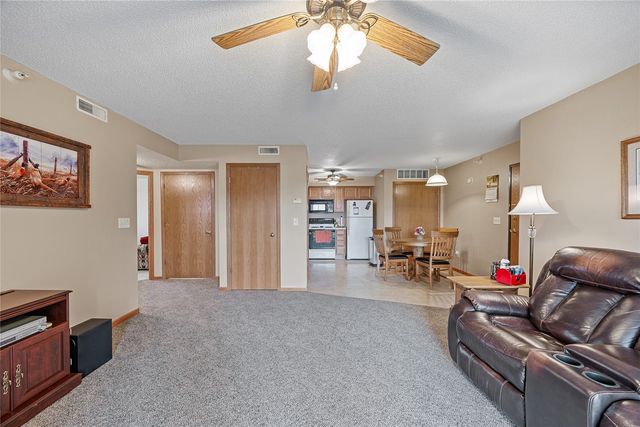 3130 Wilson SW 4, Cedar Rapids, IA 52404