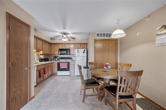 3130 Wilson SW 4, Cedar Rapids, IA 52404