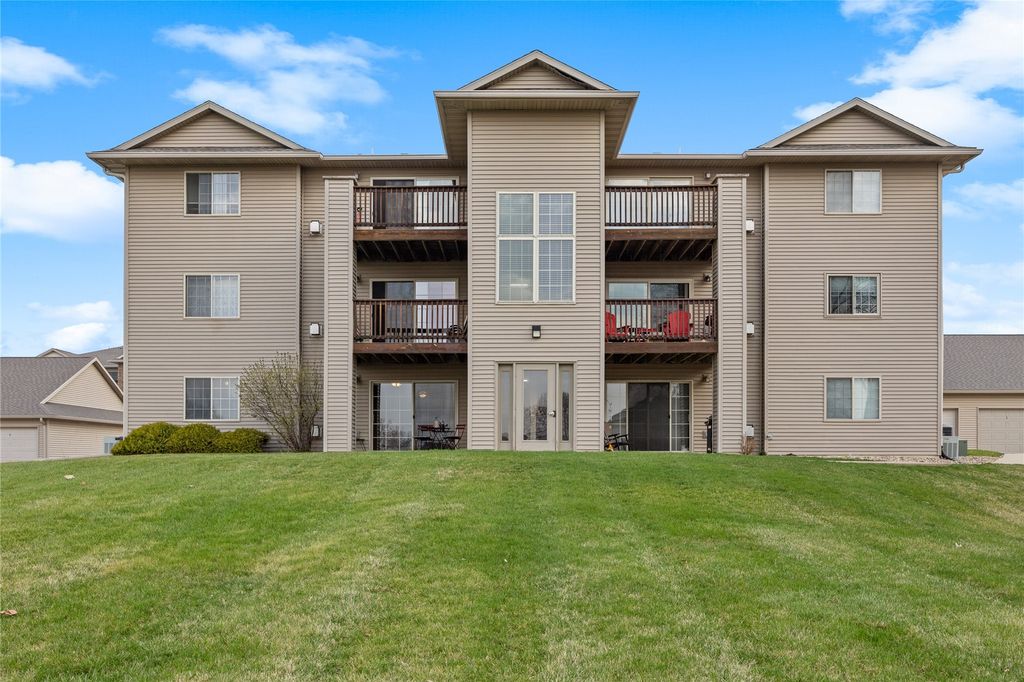 3130 Wilson SW 4, Cedar Rapids, IA 52404