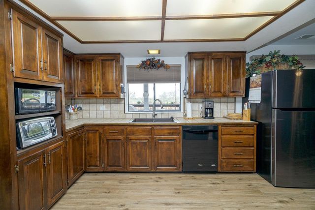 2318 Hartvickson Ln, Valley Springs, CA 95252