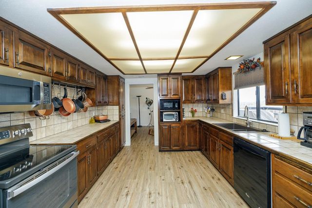 2318 Hartvickson Ln, Valley Springs, CA 95252