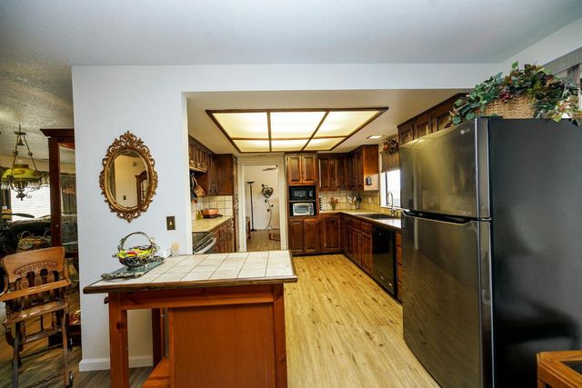 2318 Hartvickson Ln, Valley Springs, CA 95252