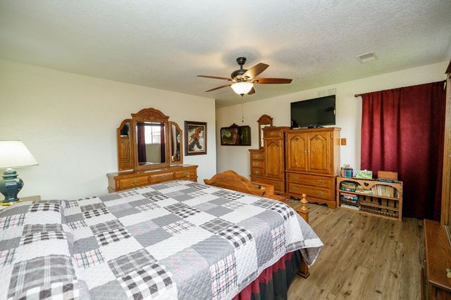 2318 Hartvickson Ln, Valley Springs, CA 95252