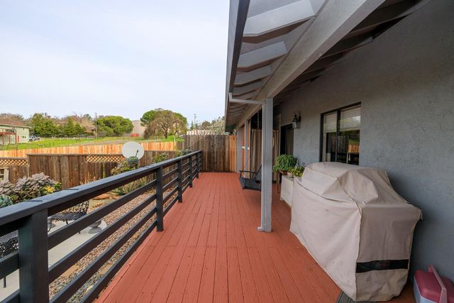 2318 Hartvickson Ln, Valley Springs, CA 95252