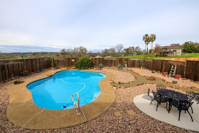 2318 Hartvickson Ln, Valley Springs, CA 95252