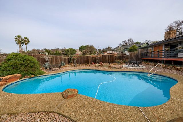 2318 Hartvickson Ln, Valley Springs, CA 95252