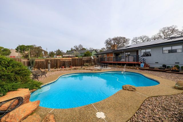 2318 Hartvickson Ln, Valley Springs, CA 95252