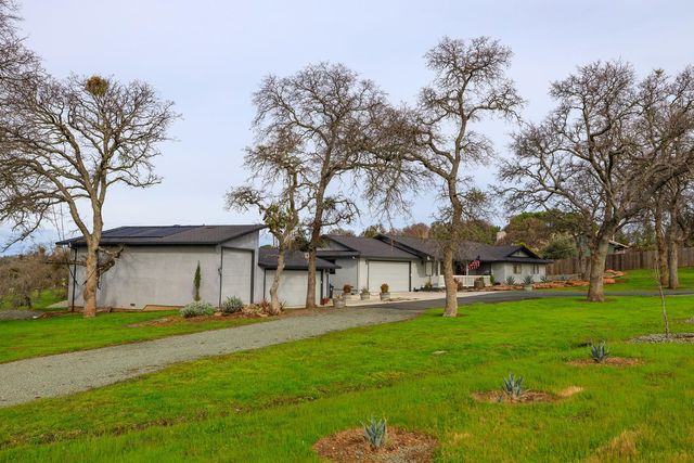 2318 Hartvickson Ln, Valley Springs, CA 95252