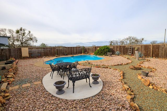 2318 Hartvickson Ln, Valley Springs, CA 95252
