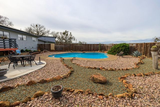 2318 Hartvickson Ln, Valley Springs, CA 95252