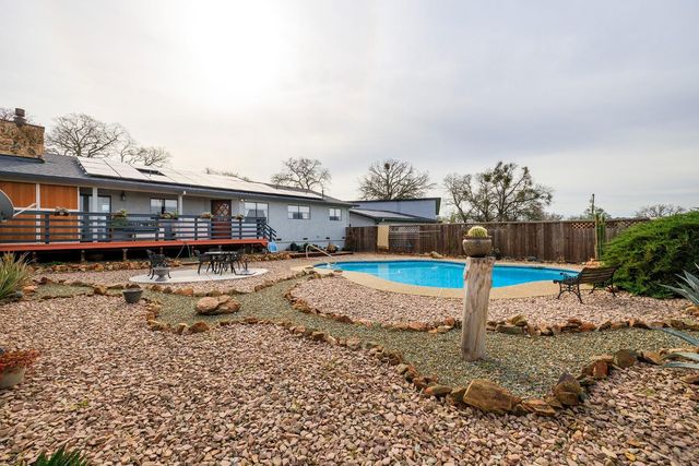 2318 Hartvickson Ln, Valley Springs, CA 95252